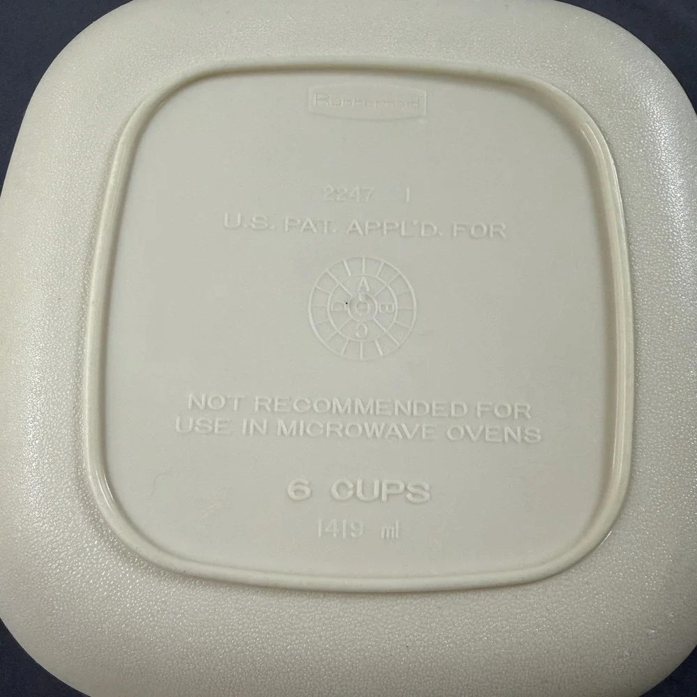Vintage Rubbermaid Storage Container 2247 - Bottom‎ - 2248 Lid - 6 Cup
